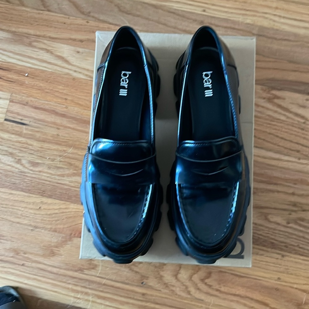 Women’s shoes in black. Very light. Runs big. Very comfortable.